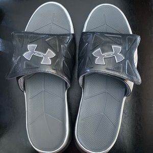Men’s UA slides size 11